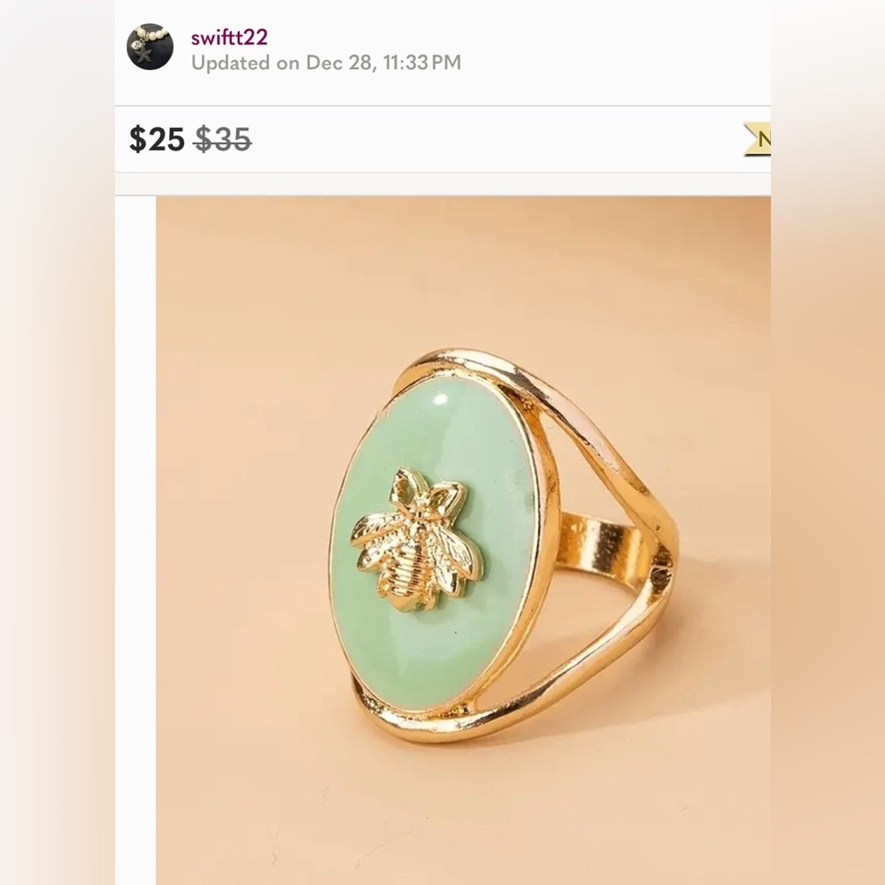 💛 Oval Ice Green & Gold Bee Statement Ring